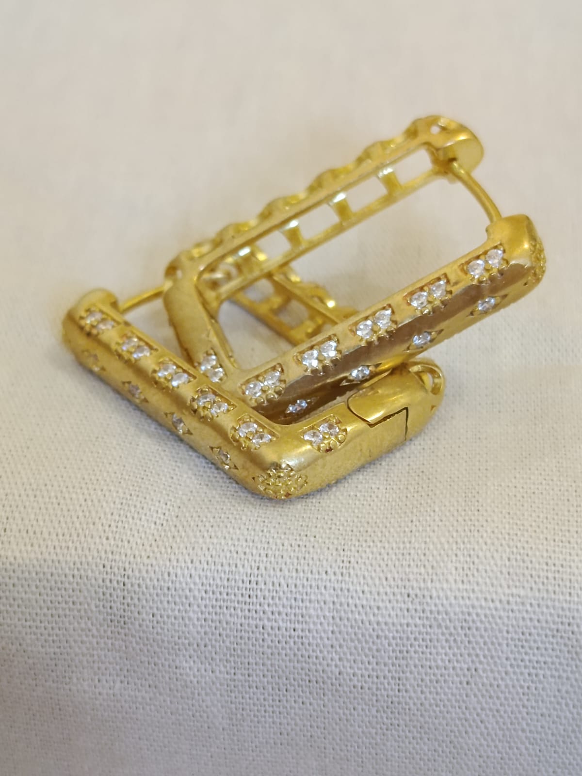 Brincos Dourado com Brilhantes - Imagem 3