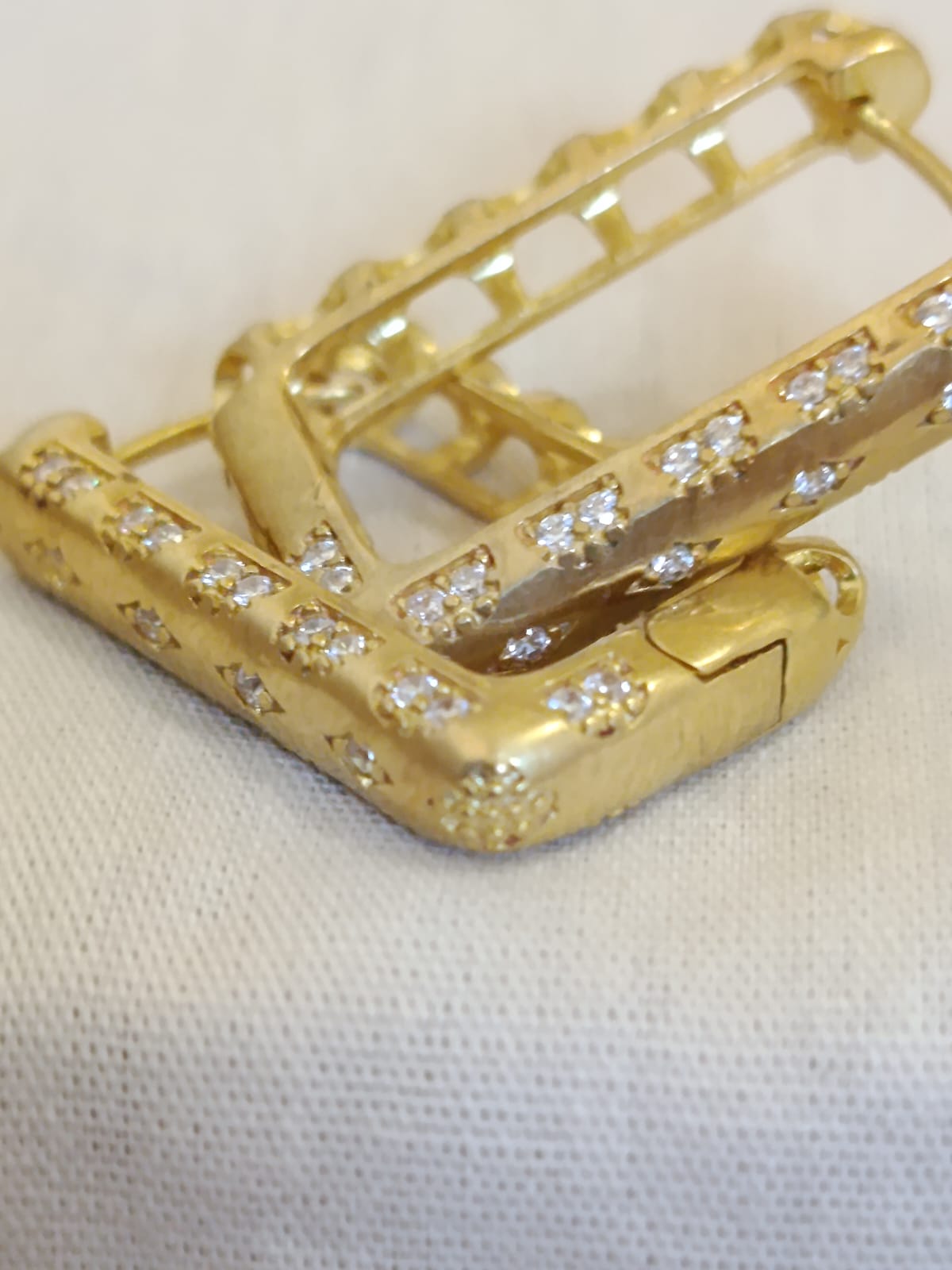 Brincos Dourado com Brilhantes - Imagem 2